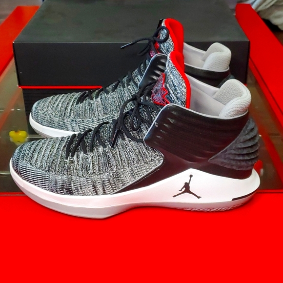 Air Jordan XXXll - Picture 2 of 10